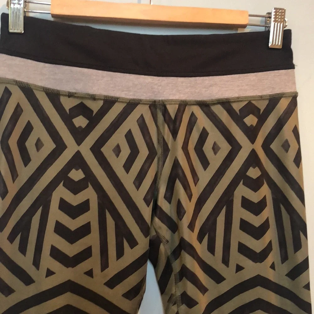 Lululemon run inspire crop leggings ll chevron size 6